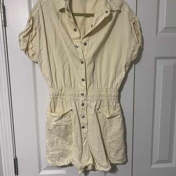 Vici Shelton Pocketed Romper - Picture 2 of 2